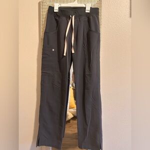 Figs Womens XS Grey Kade Cargo scrub pants with light pink drawstrings